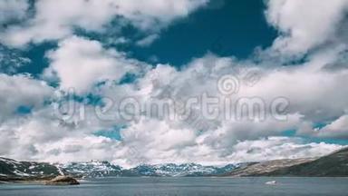 奥普兰，泰因湖，挪威。 <strong>夏日美</strong>丽的泰因湖海岸上的石头。 挪威自然。 4K